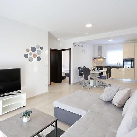Apartments Lisac Vir Exterior photo