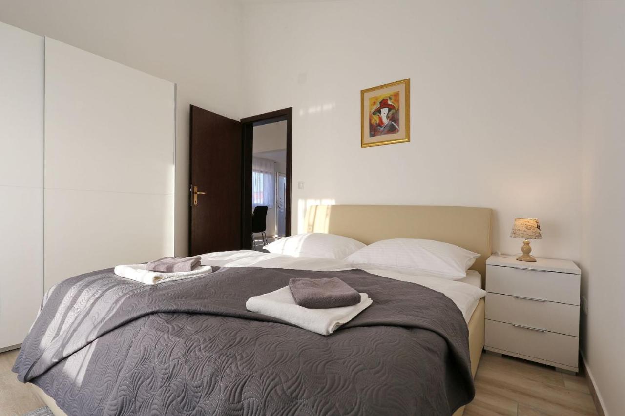 Apartments Lisac Vir Exterior photo