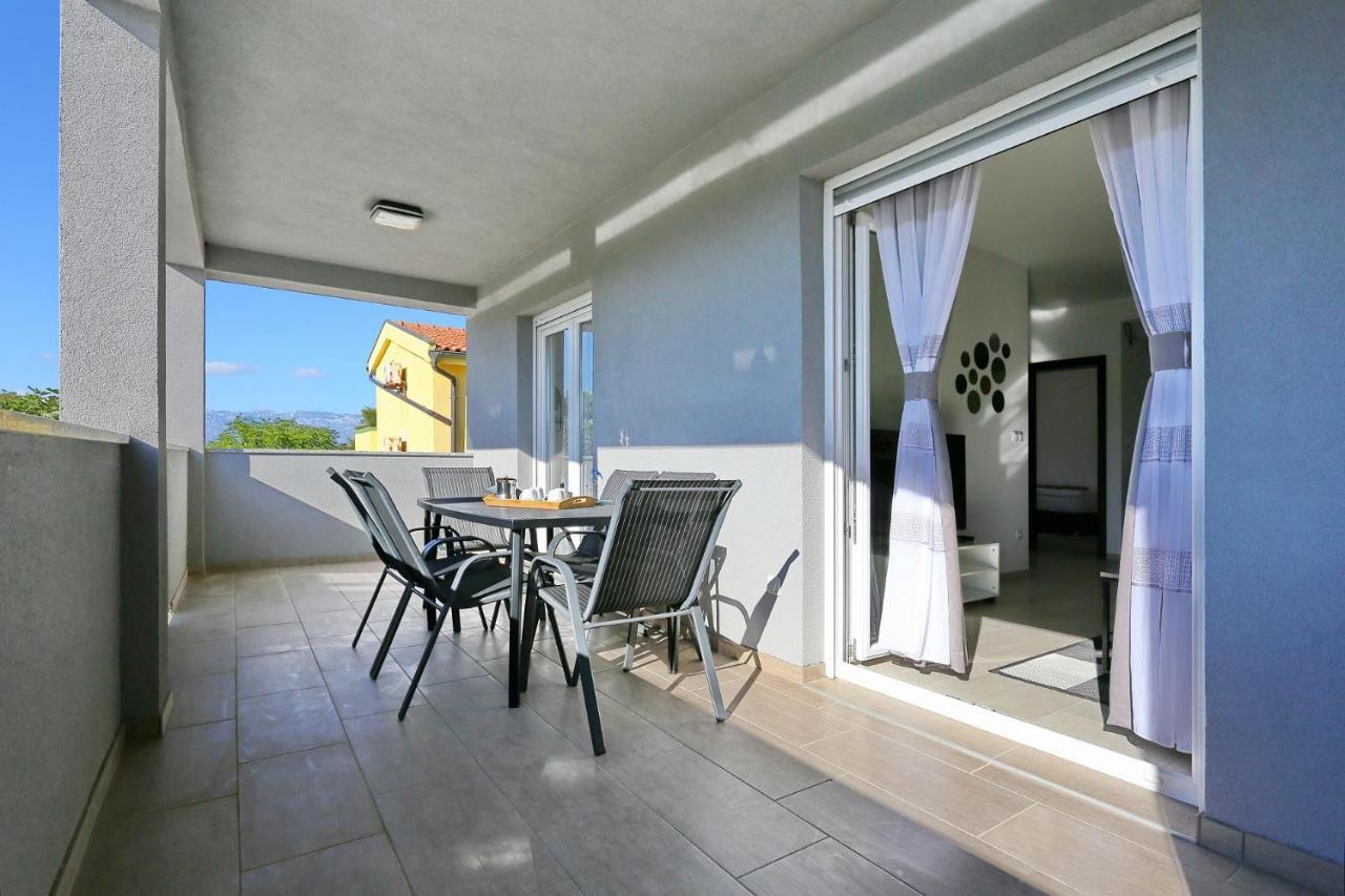 Apartments Lisac Vir Exterior photo