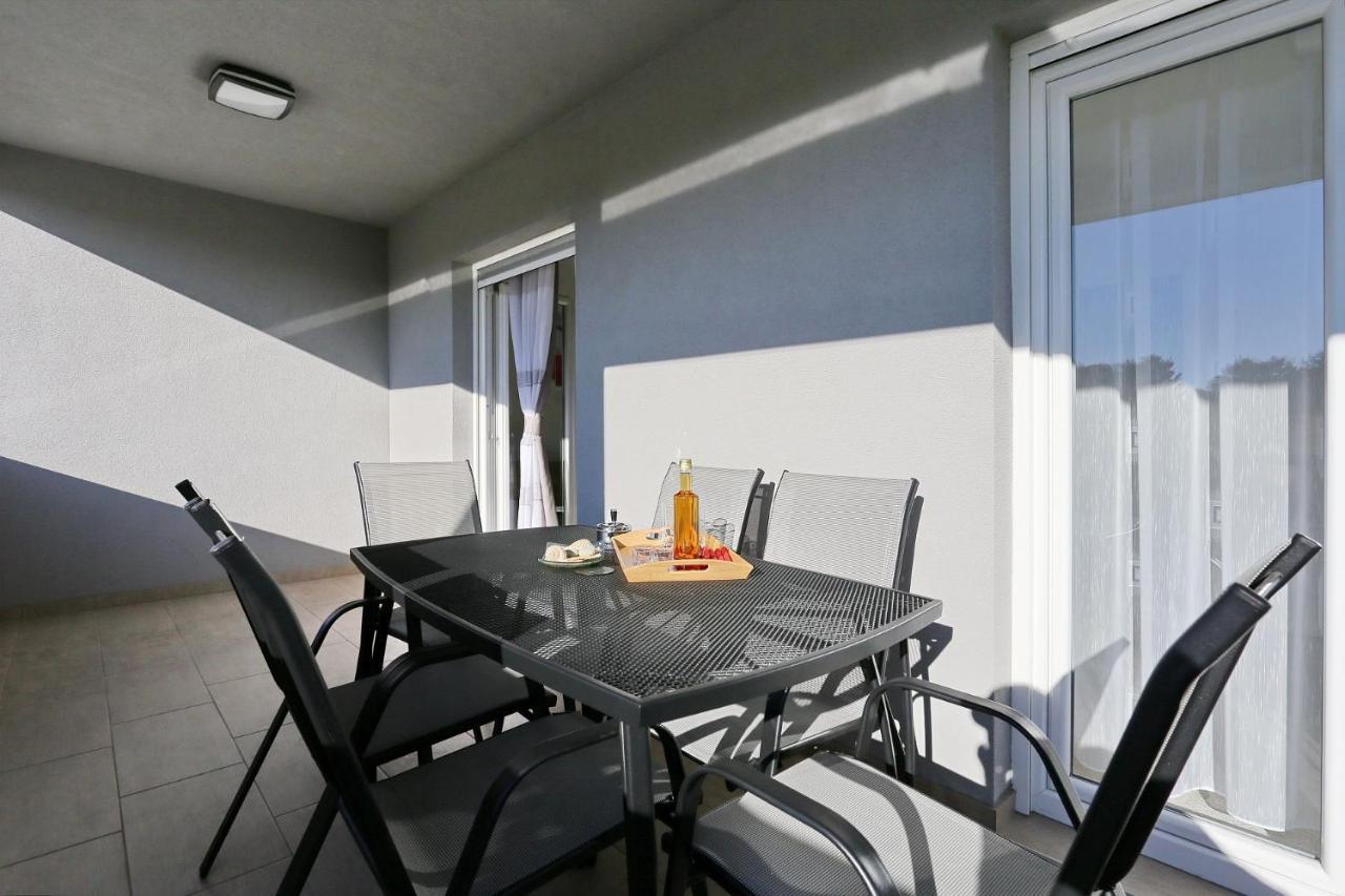 Apartments Lisac Vir Exterior photo
