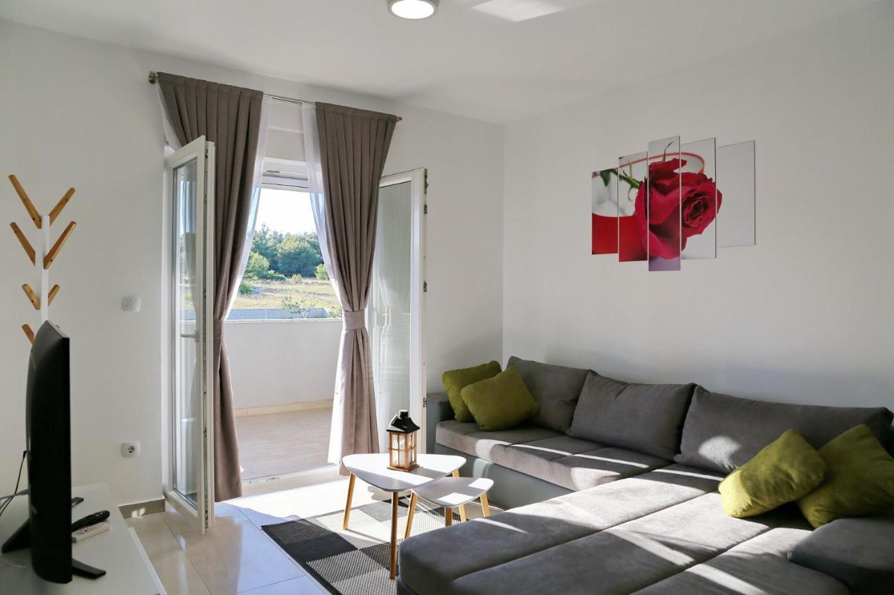Apartments Lisac Vir Exterior photo