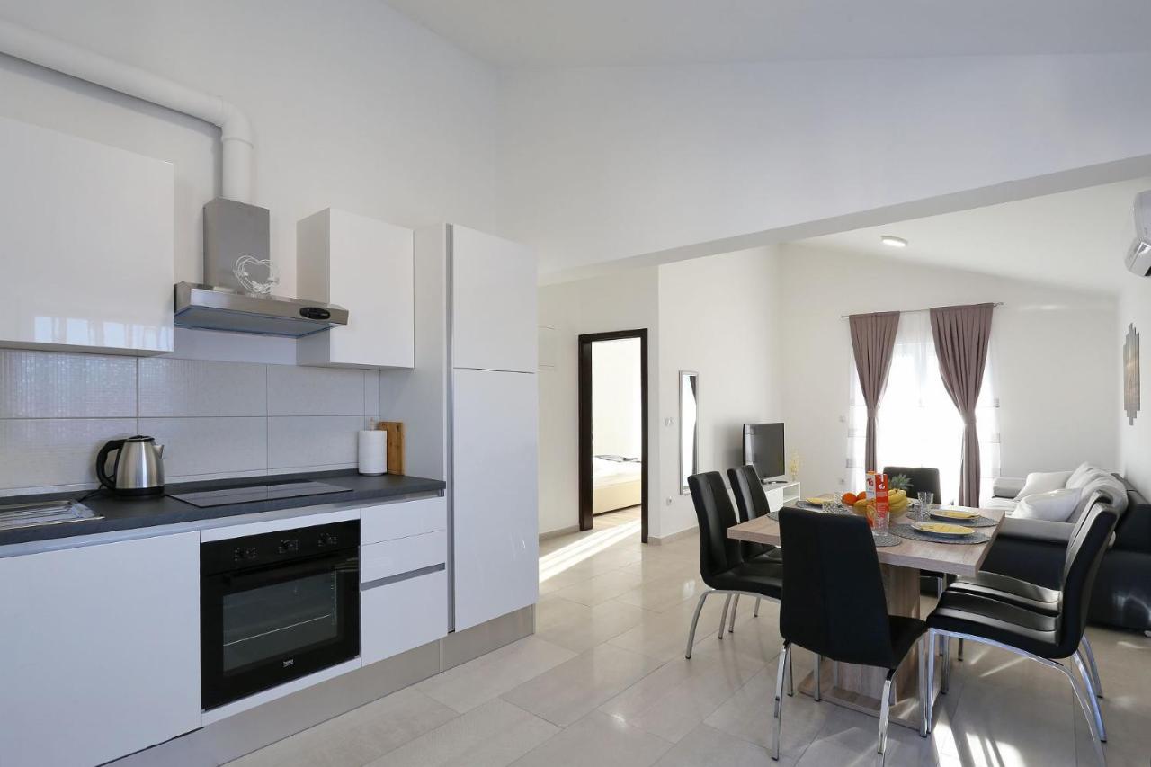 Apartments Lisac Vir Exterior photo