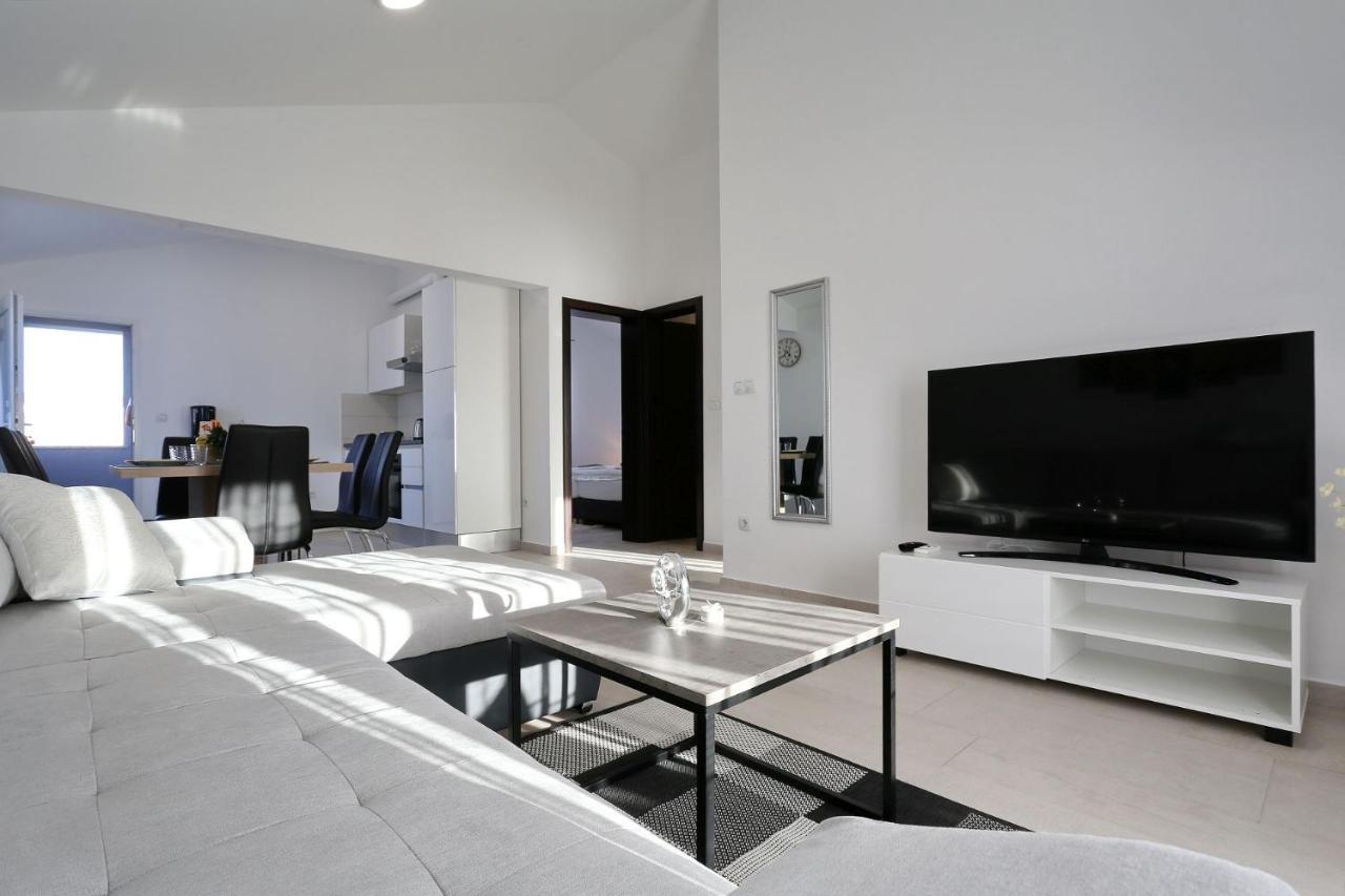 Apartments Lisac Vir Exterior photo