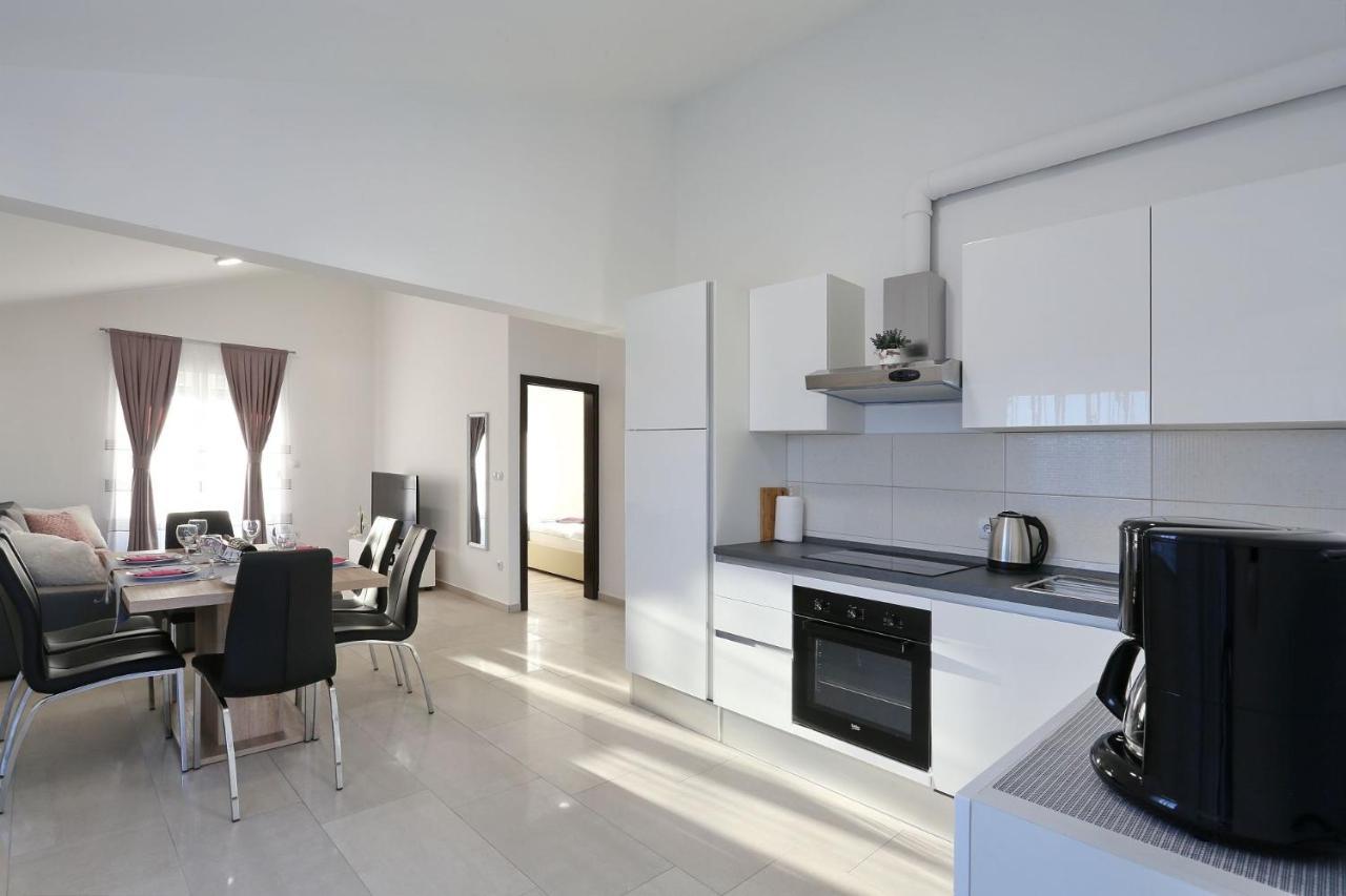 Apartments Lisac Vir Exterior photo