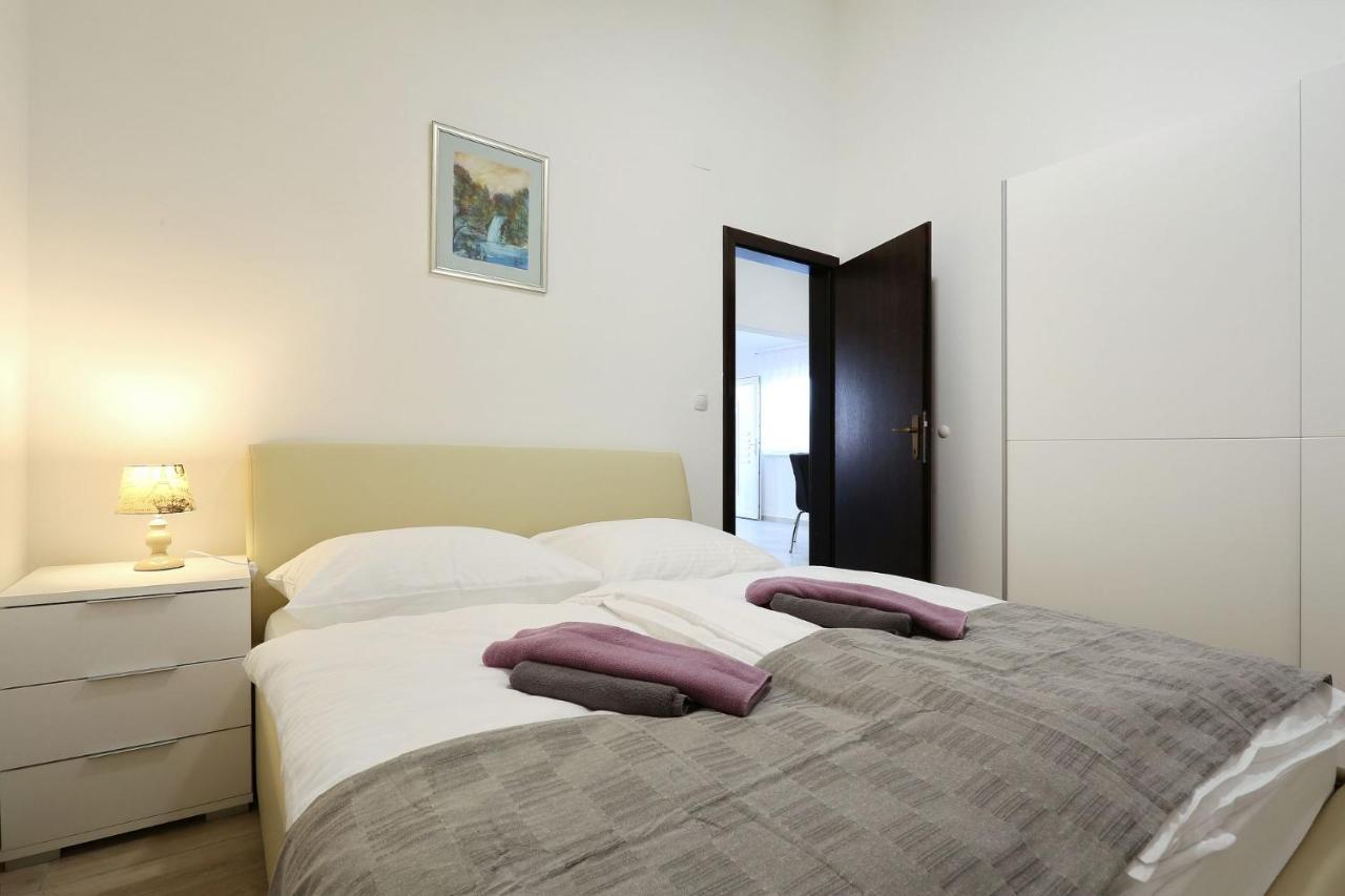 Apartments Lisac Vir Exterior photo