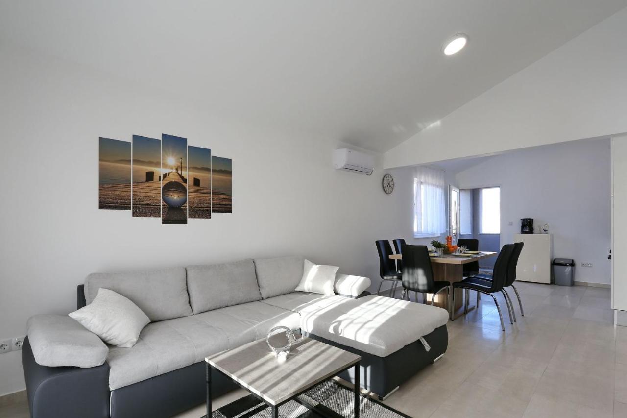 Apartments Lisac Vir Exterior photo