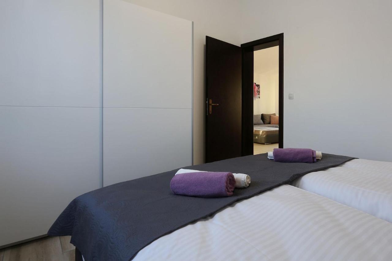 Apartments Lisac Vir Exterior photo